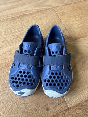 Plae water shoes toddler 9